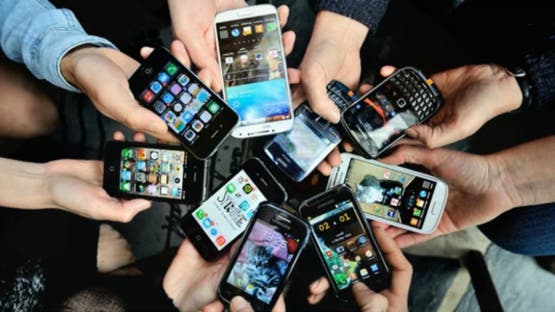 الجمارك وتنظيم الاتصالات يعلنان إنهاء إعفاء هواتف القادمين من الخارج