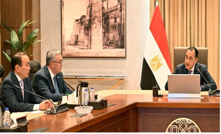 مدبولي ووزير خارجية كازاخستان يبحثان تعزيز التعاون التجاري والاستثماري