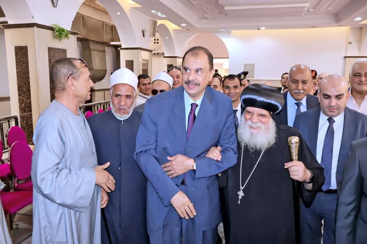 محافظ سوهاج يزور مطرانيات البلينا وجرجا للتهنئة بعيد القيامة 
