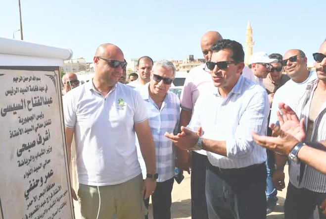 وزير الشباب يفتتح الملعب الخماسى بمدينة مرسى علم 