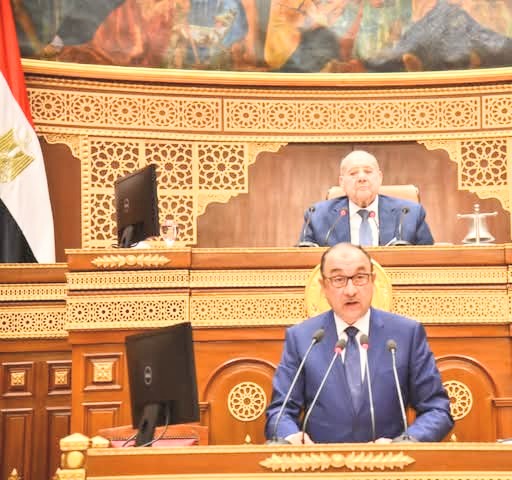 وزير قطاع الأعمال يستعرض خطة توطين التكنولوجيا وتعزيز التحول الأخضر