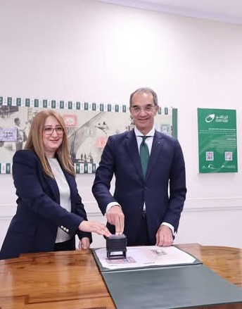 البريد يحتفل بمرور 100عام على إصدار أول طابع بريد مصرى