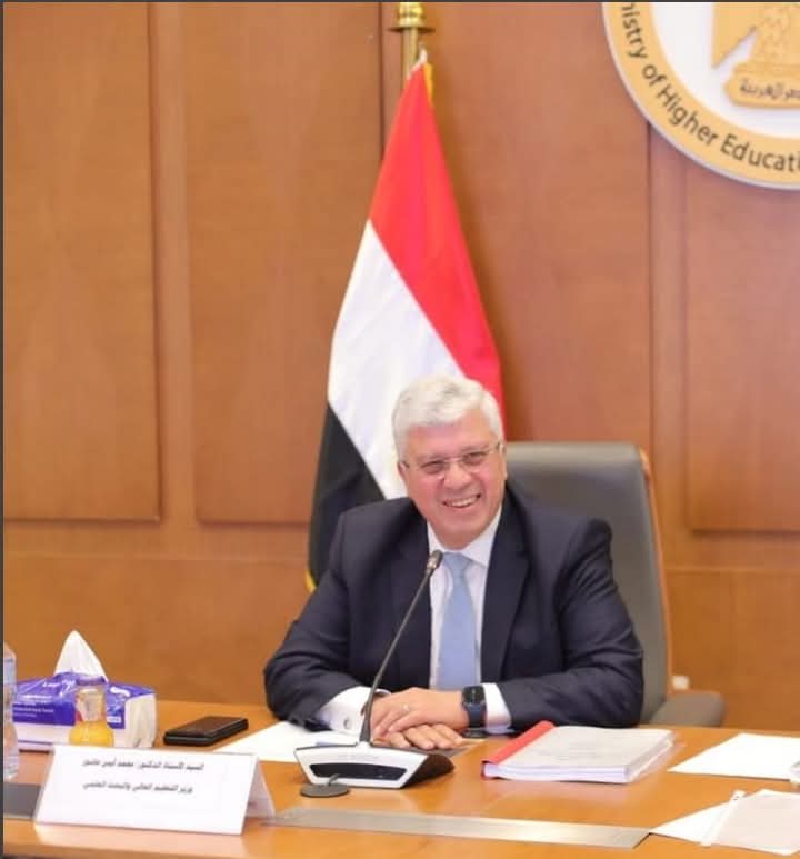 وزير التعليم العالى: قرارات جمهورية بتعيين قيادات بالجامعات المصرية 