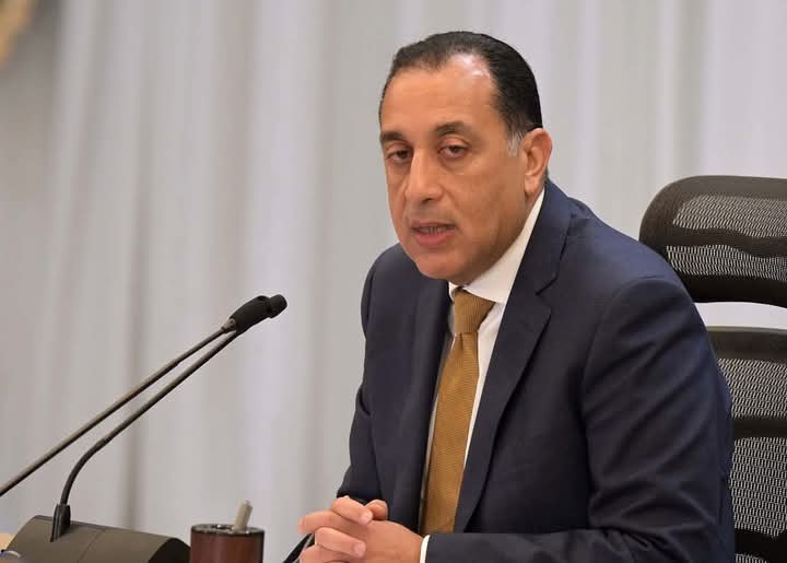 رئيس الوزراء: تسهيل إجراءات تسجيل العقارات للمصريين والأجانب
