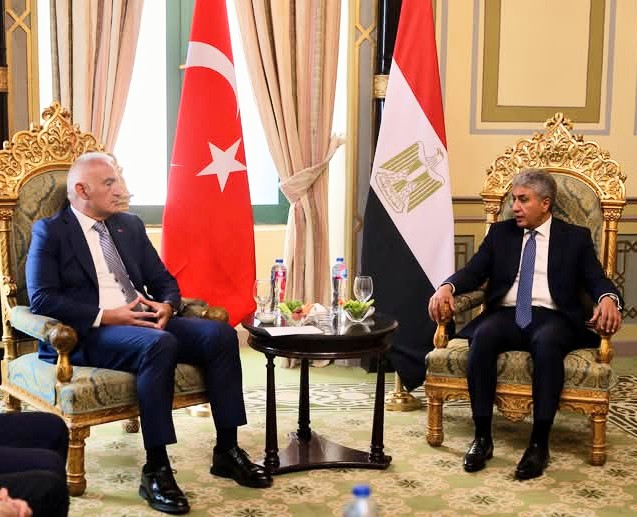 وزير السياحة يلتقى نظيره التركى لتعزيز التعاون السياحى بين البلدين