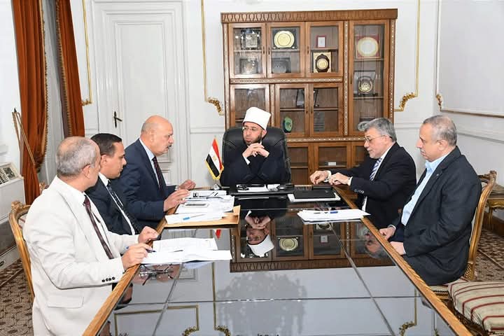 وزير الأوقاف يجتمع بمجلس هيئة الأوقاف لمتابعة استثماراتها وعوائدها