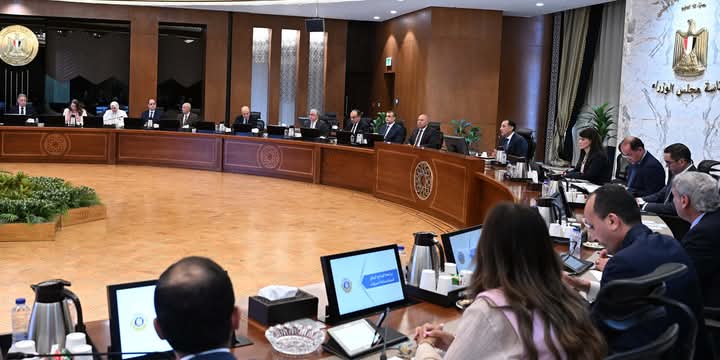 مدبولى يستعرض برنامج توطين صناعة السيارات وجذب الشركات العالمية الكبرى