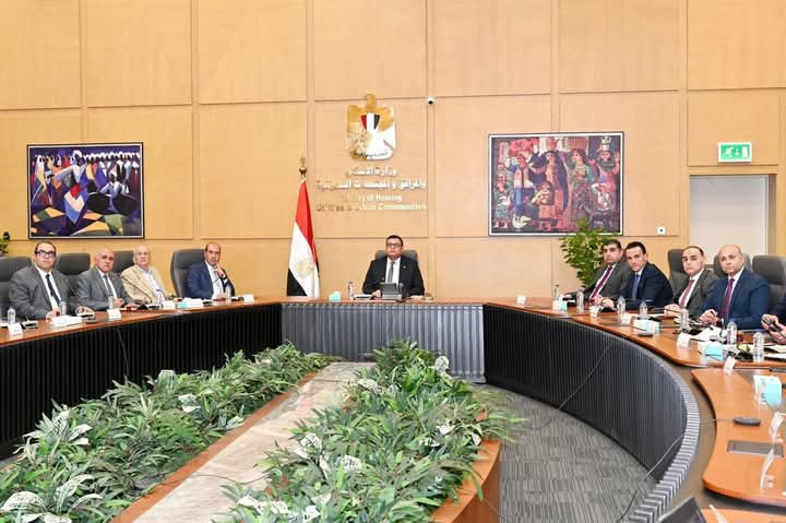وزير الإسكان يستعرض الموقف التنفيذى لتطوير منطقة التجلى الأعظم بسيناء