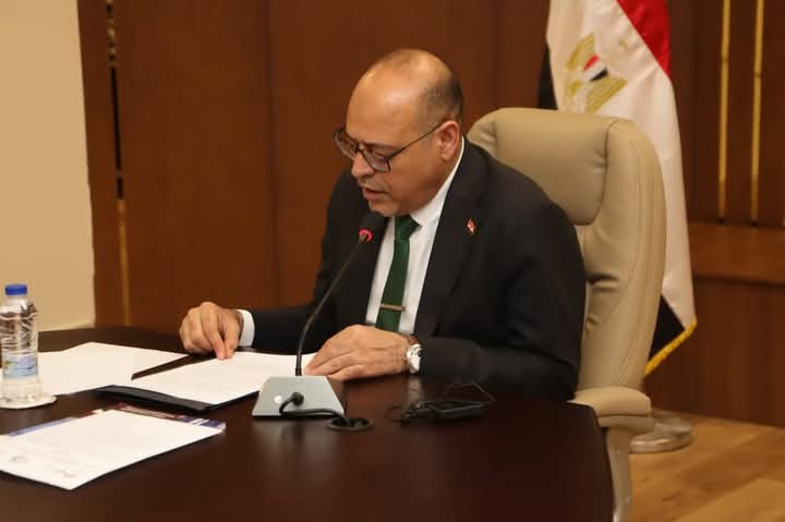 وزير العمل يعتمد مليون 549 الف جنيه لصالح العمالة الغير منتظمة