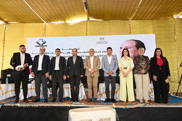 وزير الشباب ومحافظ الإسماعيلية يشهدان ملتقي حواري مع شباب المحافظات