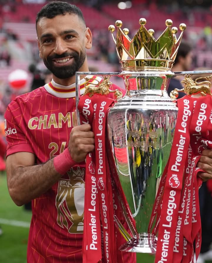 محمد صلاح يحتفل بالفوز ببطولة الدورى الانجليزى بطريقته الخاصة 
