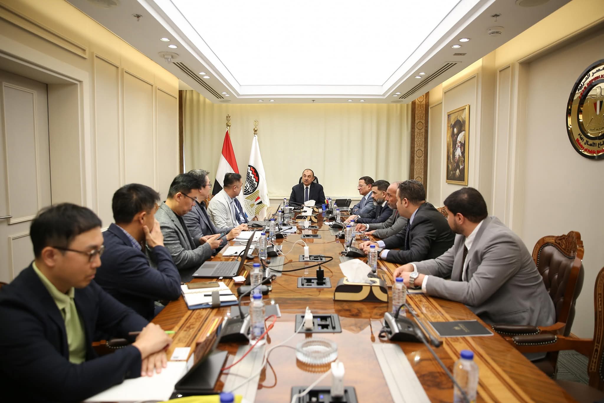 وزير قطاع الأعمال يستقبل وفداً كوريا للتعاون فى مجال الغزل والنسيج
