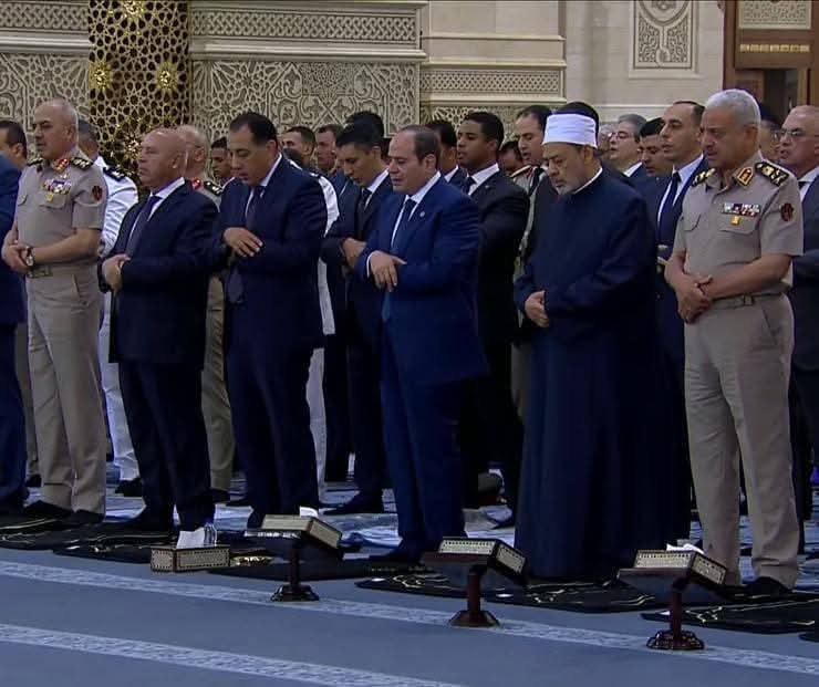 الرئيس السيسى يؤدى صلاة العيد بمسجد مصر بالعاصمة الإدارية الجديدة 