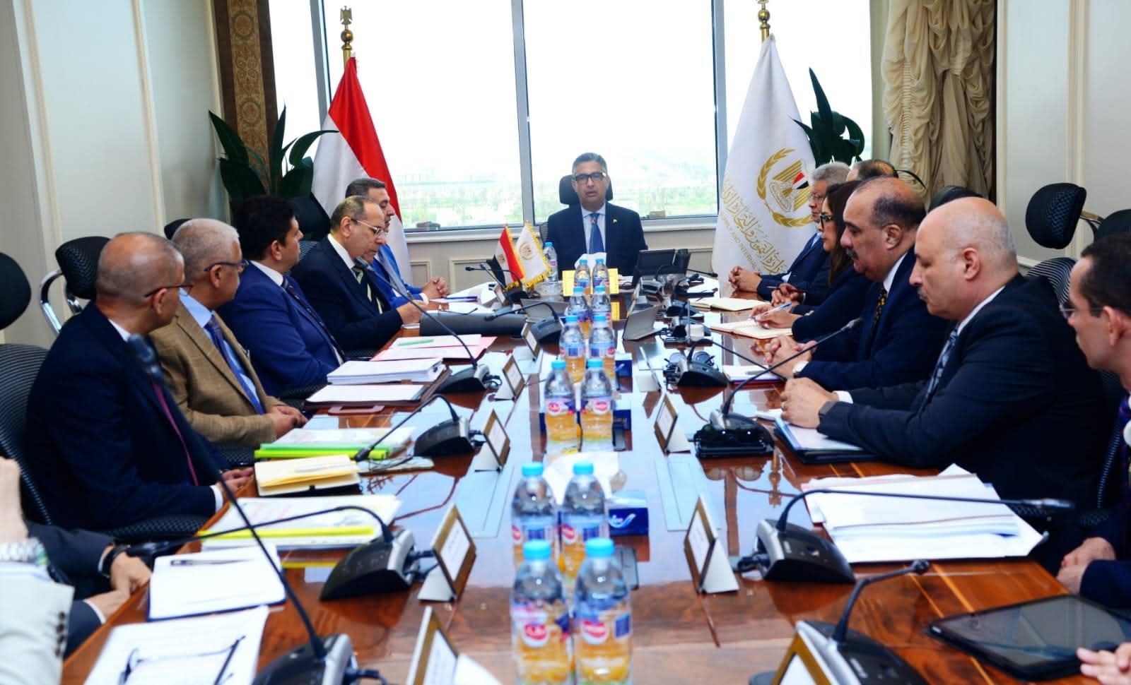 وزير التموين يعقد اجتماعاً لمتابعة المخزون الاستراتيجى للسلع الغذائية
