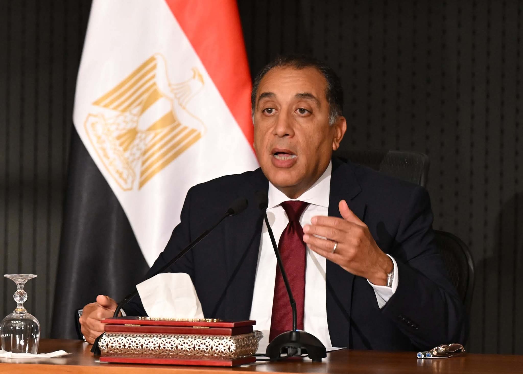 رئيس الوزراء : إدخال حقلا بترول الصحراء الغربية الخدمة الشهر القادم 