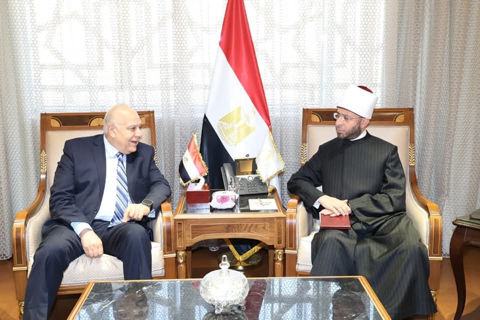 وزير الأوقاف يبحث سبل التعاون مع اتحاد الجامعات العربية 