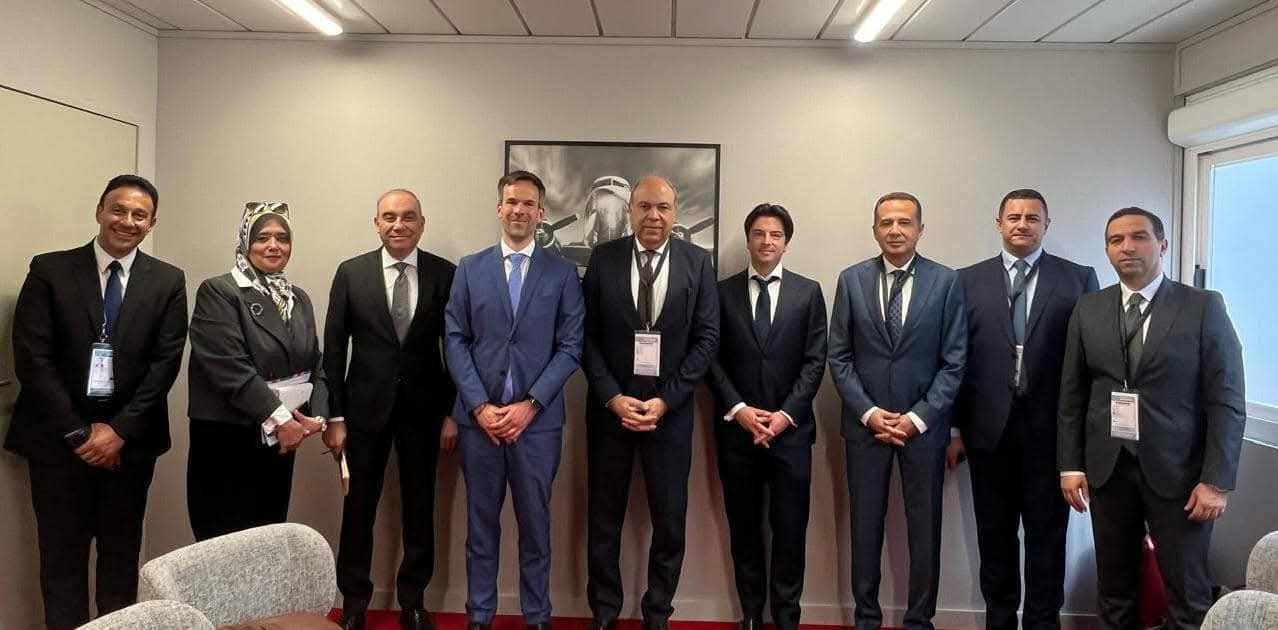 وزير الطيران يلتقى بمسؤولى كبرى الشركات العالمية المتخصصة فى إدارة المطارات 