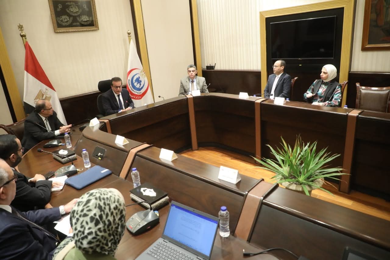وزير الصحة يناقش تطوير منظومة الإمداد مع هيئتى الدواء والشراء الموحد