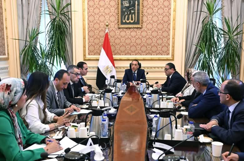 مدبولى يجتمع باللجنة الاستشارية لبحث إجراءات التحوط بسبب الأحداث الإقليمية 