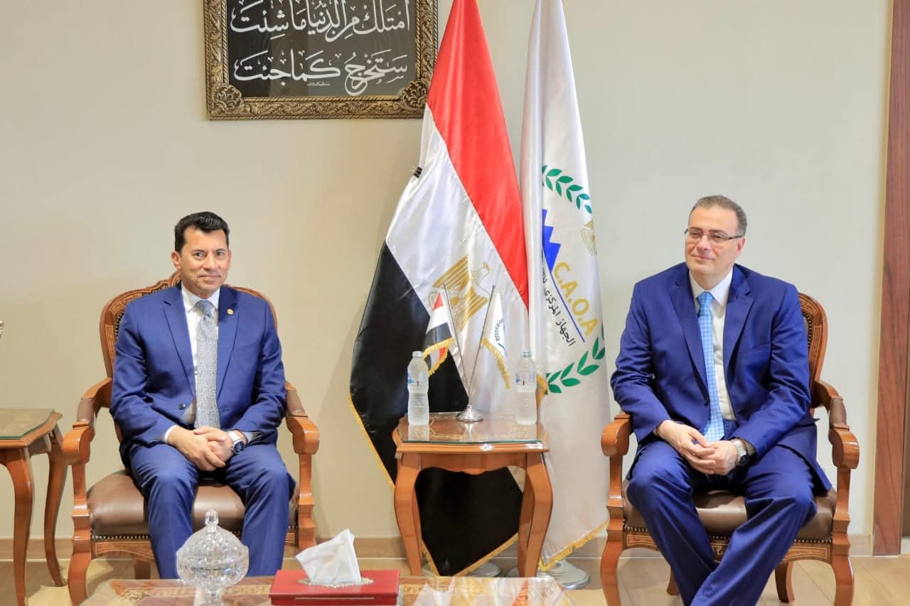 رئيس التنظيم والإدارة يبحث التعاون  المشترك مع وزير الشباب والرياضة 