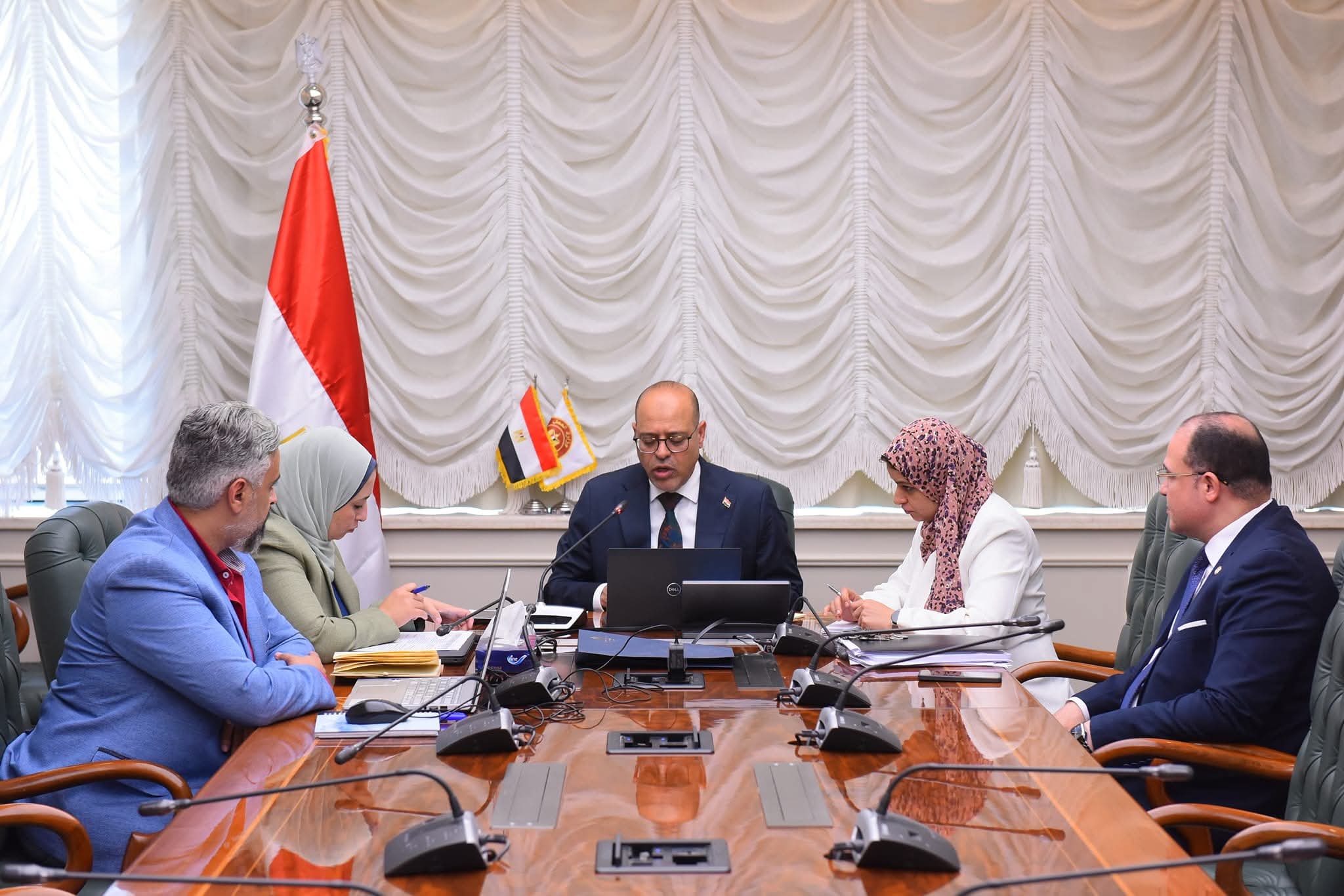 وزير العمل يوجه مكاتب التمثيل العمالى بالخارج بالتواصل مع العاملين  