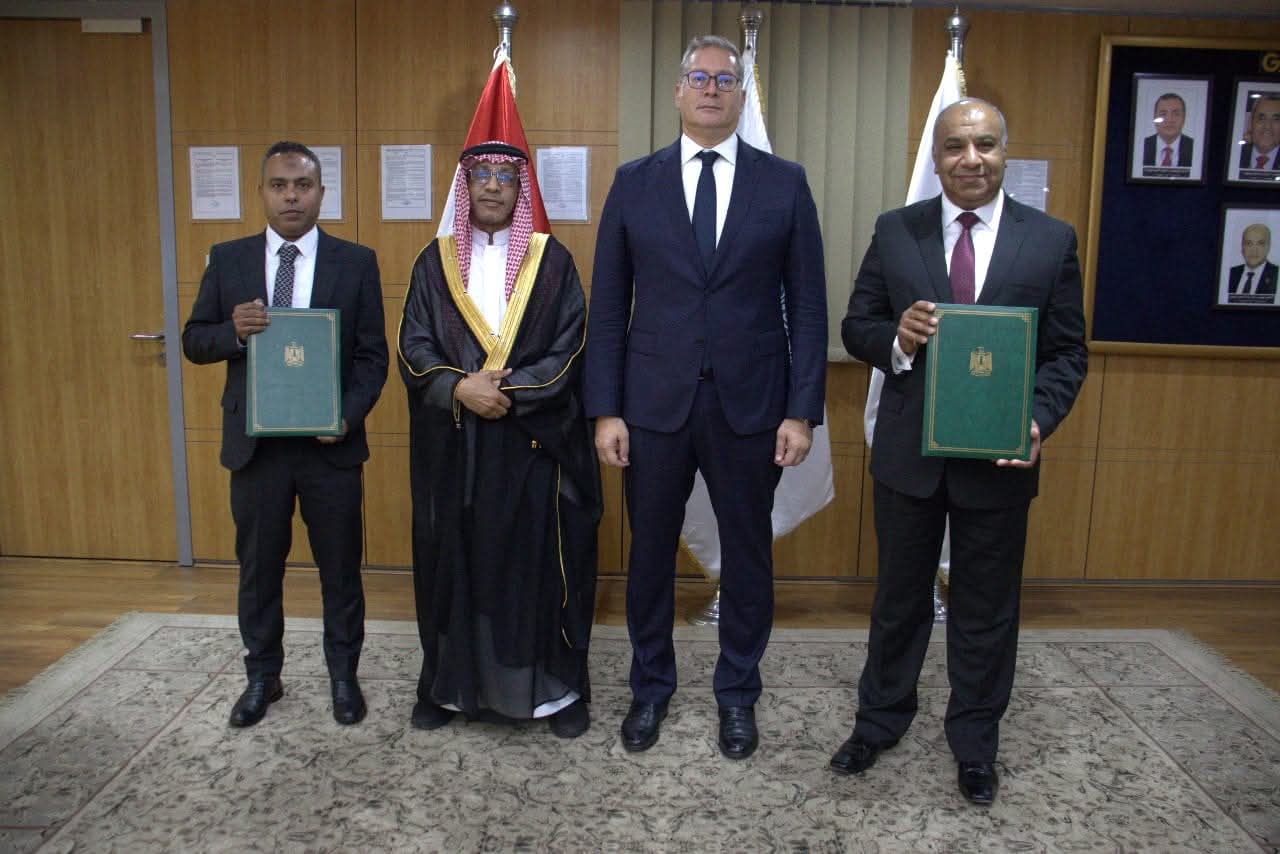 وزير البترول يشهد توقيع اتفاقية لإجراء مسح سيزمى بالصحراء الغربية