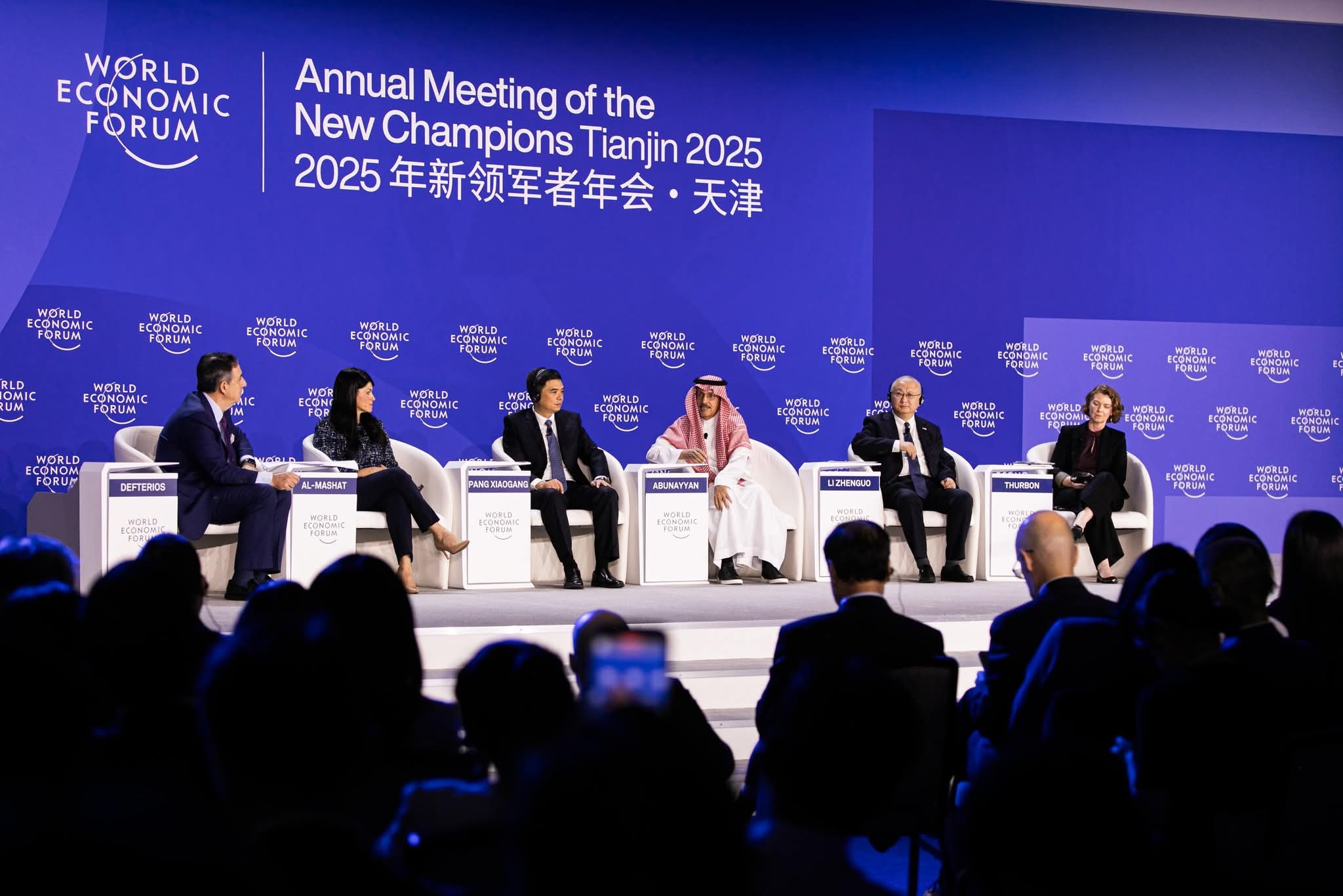وزيرة التخطيط: التحول للطاقة النظيفة يؤدى لزيادة الإستثمارات المباشرة