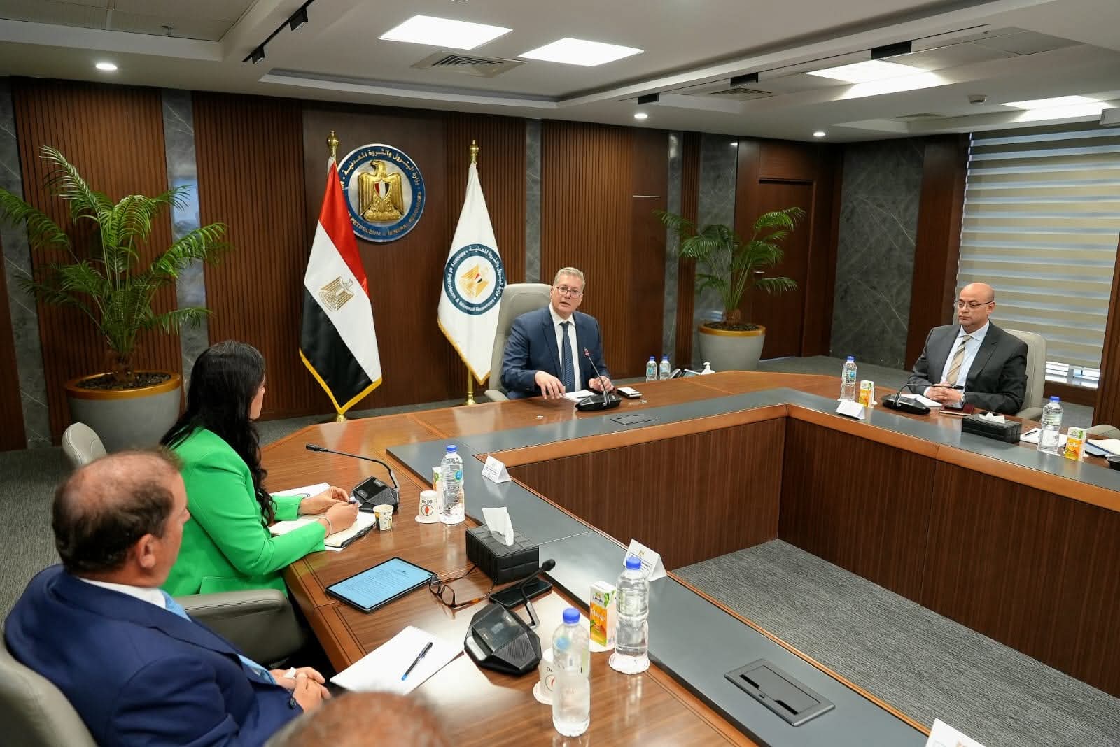 وزير البترول يستعرض الفرص الإستثمارية أمام أعضاء لجنة التعدين بغرفة التجارة الأمريكية بالقاهرة
