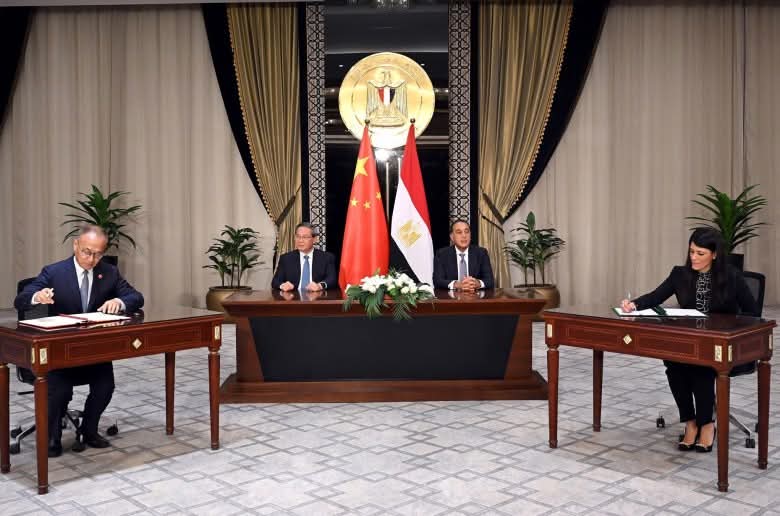 رئيس الوزراء ونظيره الصيني يشهدان مراسم توقيع اتفاقيات تعزيز التعاون المشترك