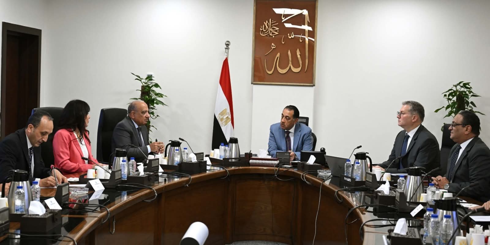 رئيس الوزراء يتابع عدداً من الملفات مع وزيرى الكهرباء والبترول 