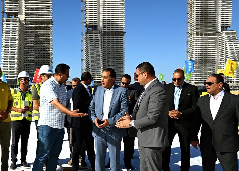 رئيس الوزراء يتفقد منطقة ابراج الداون تاون بمدينة العلمين الجديدة 