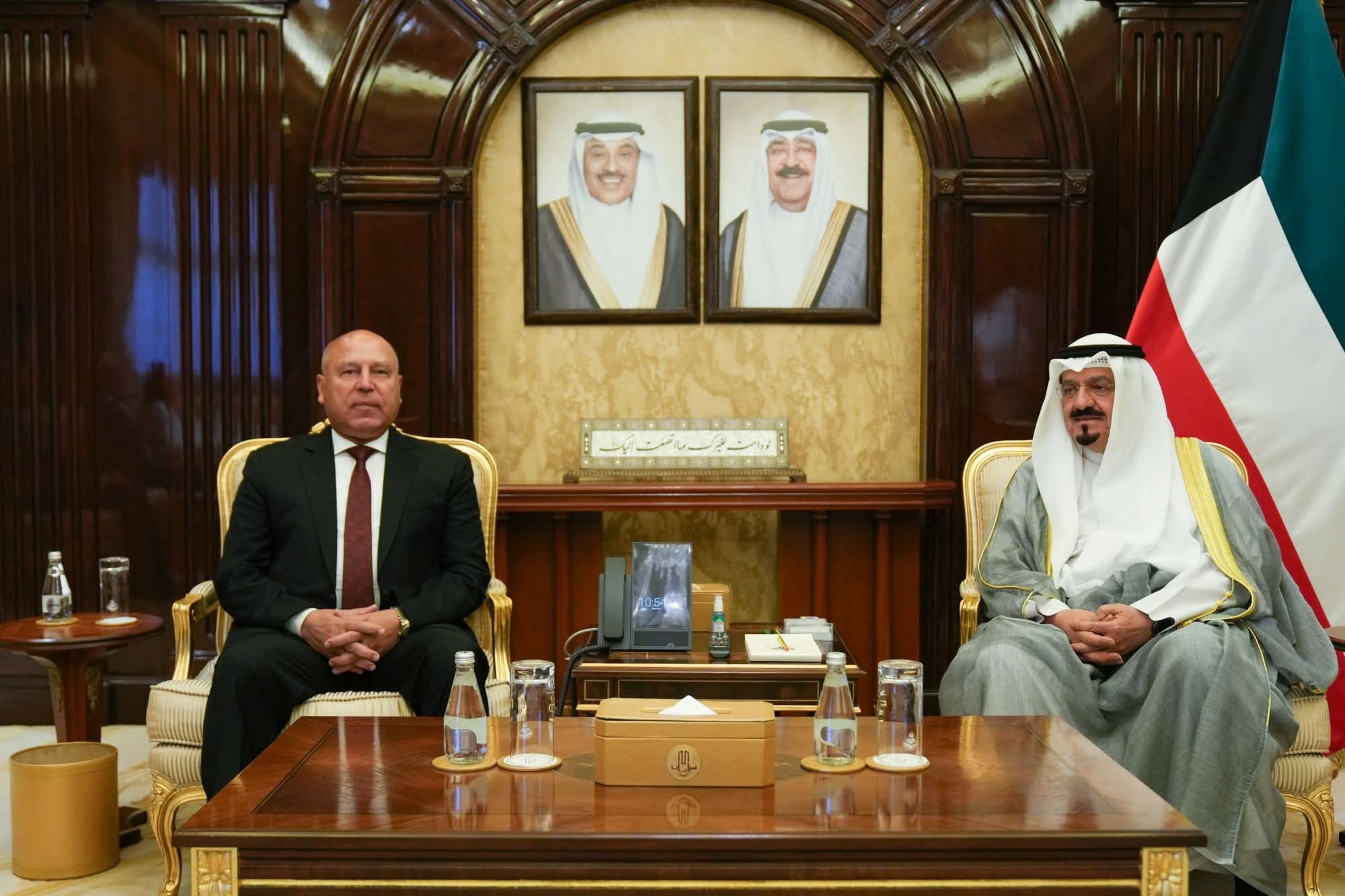 وزير النقل والصناعة يبحث التعاون المشترك مع رئيس الوزراء الكويتى