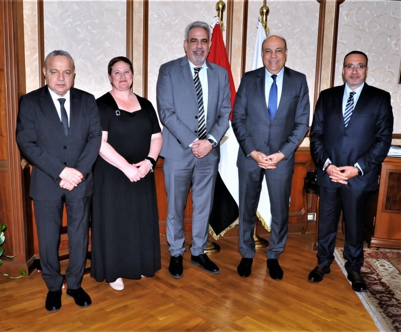 وزير الطيران يبحث التعاون مع منظمة 