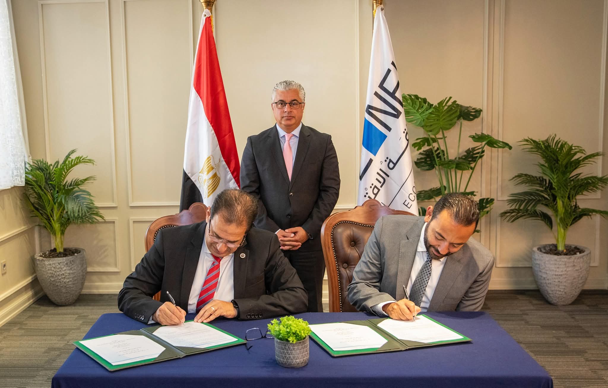 توقيع عقد إنشاء شركة CWA للمنسوجات باستثمارات 970مليون جنيه بالسخنة
