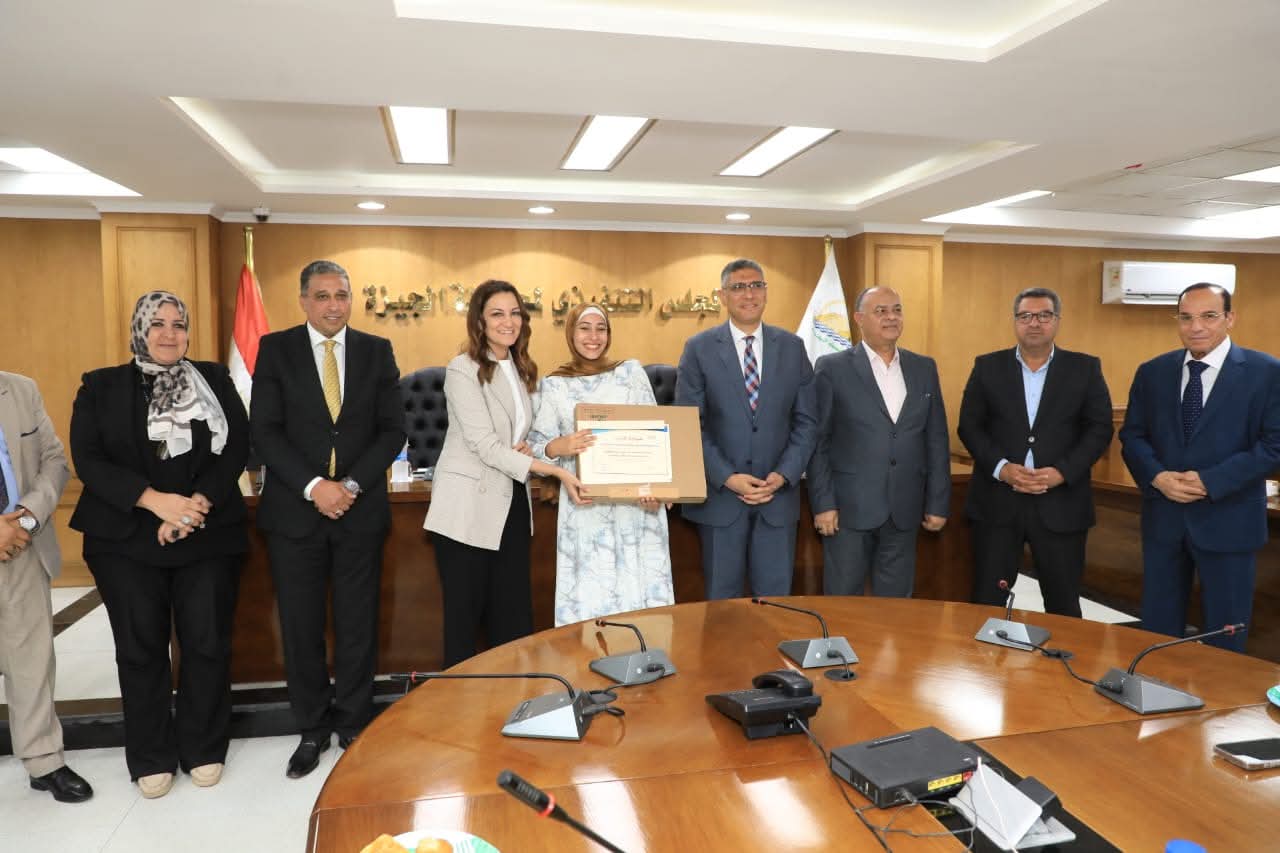 محافظ الجيزة يكرم اوائل الثانوية العامة والدبلومات الفنية من أبناء المحافظة