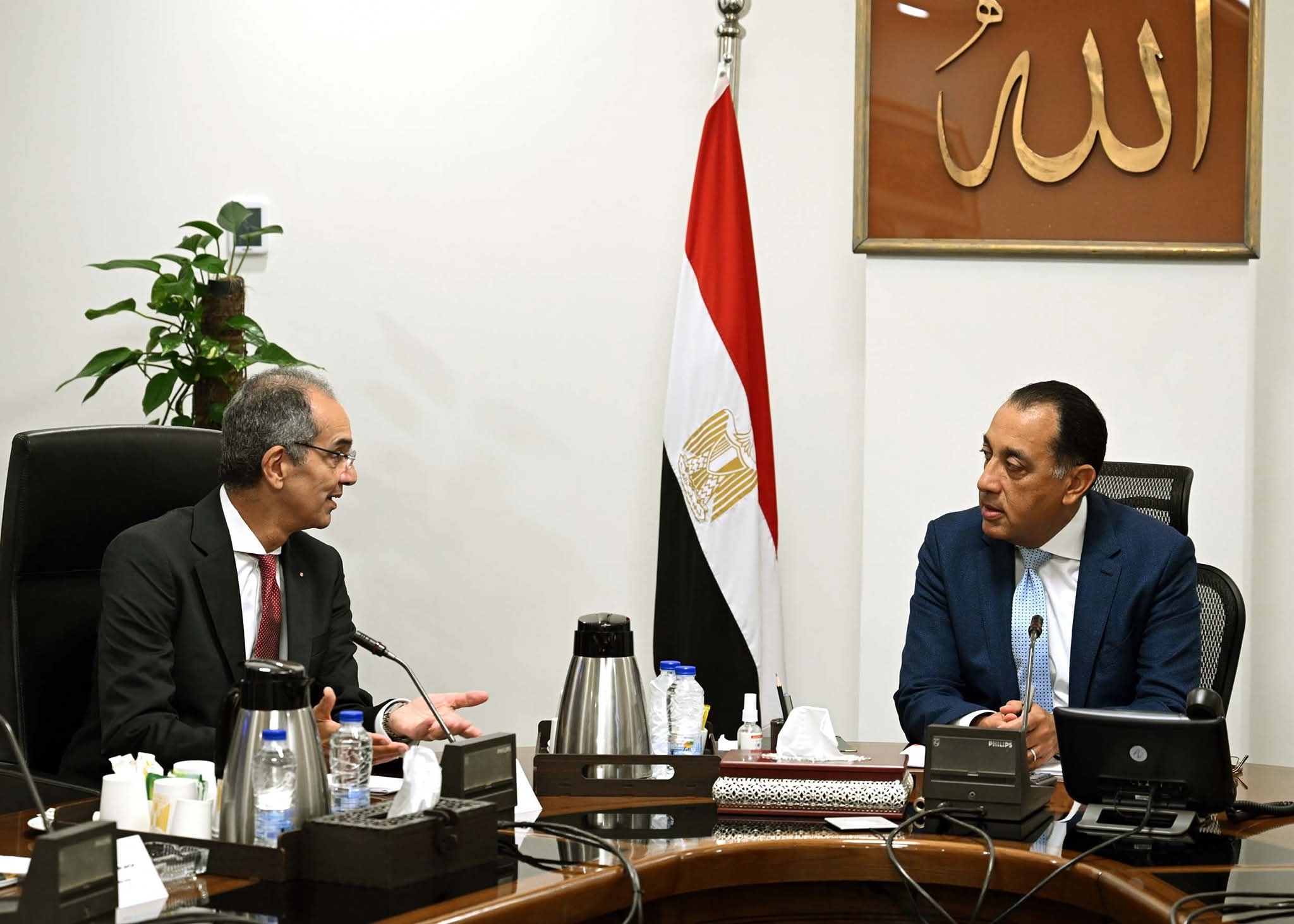 رئيس الوزراء يتابع عدداً من ملفات العمل مع وزير الاتصالات والمعلومات