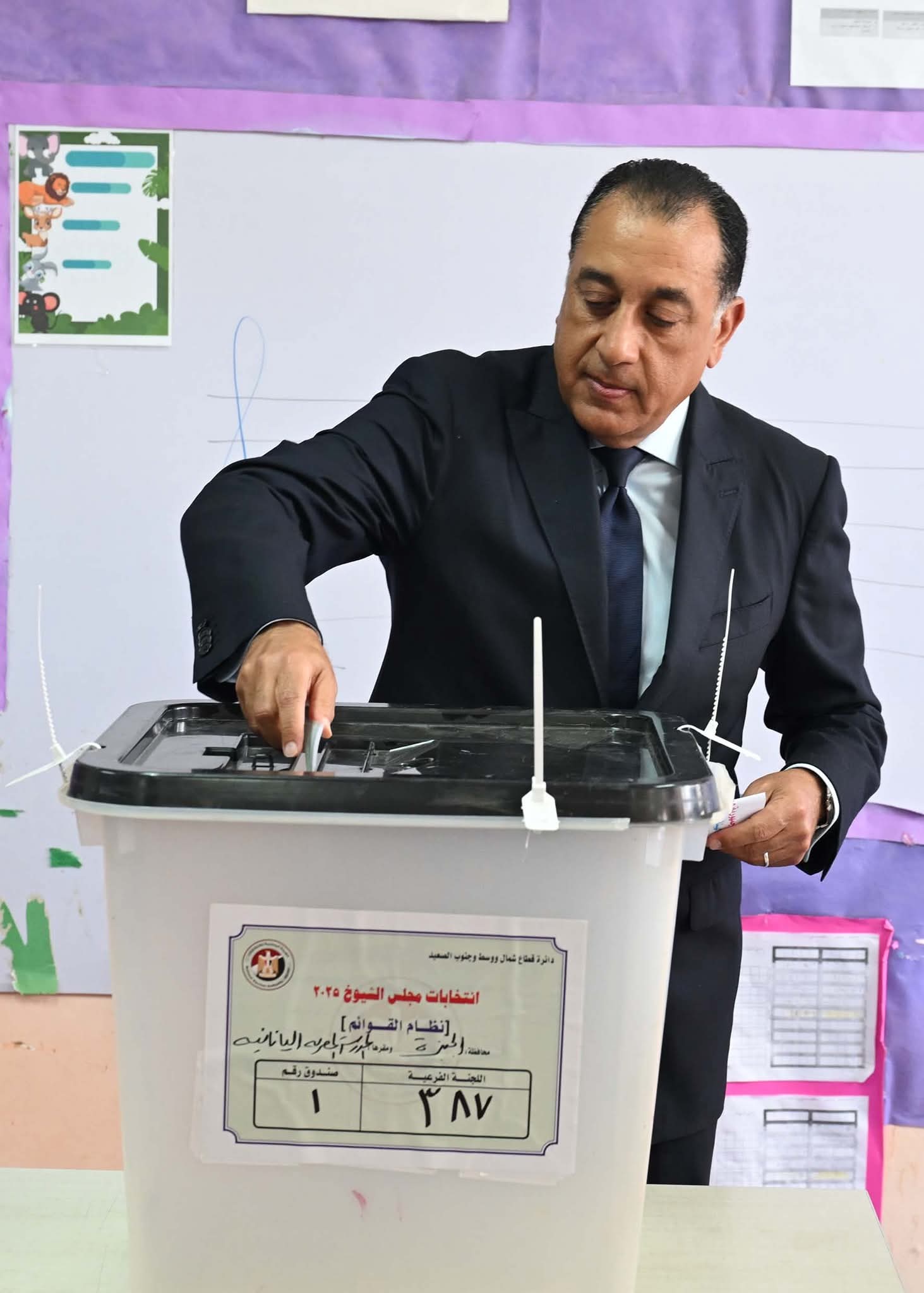 مدبولى يدعو الناخبين للمشاركة الفاعلة فى إنتخابات مجلس الشيوخ عقب الإدلاء بصوته