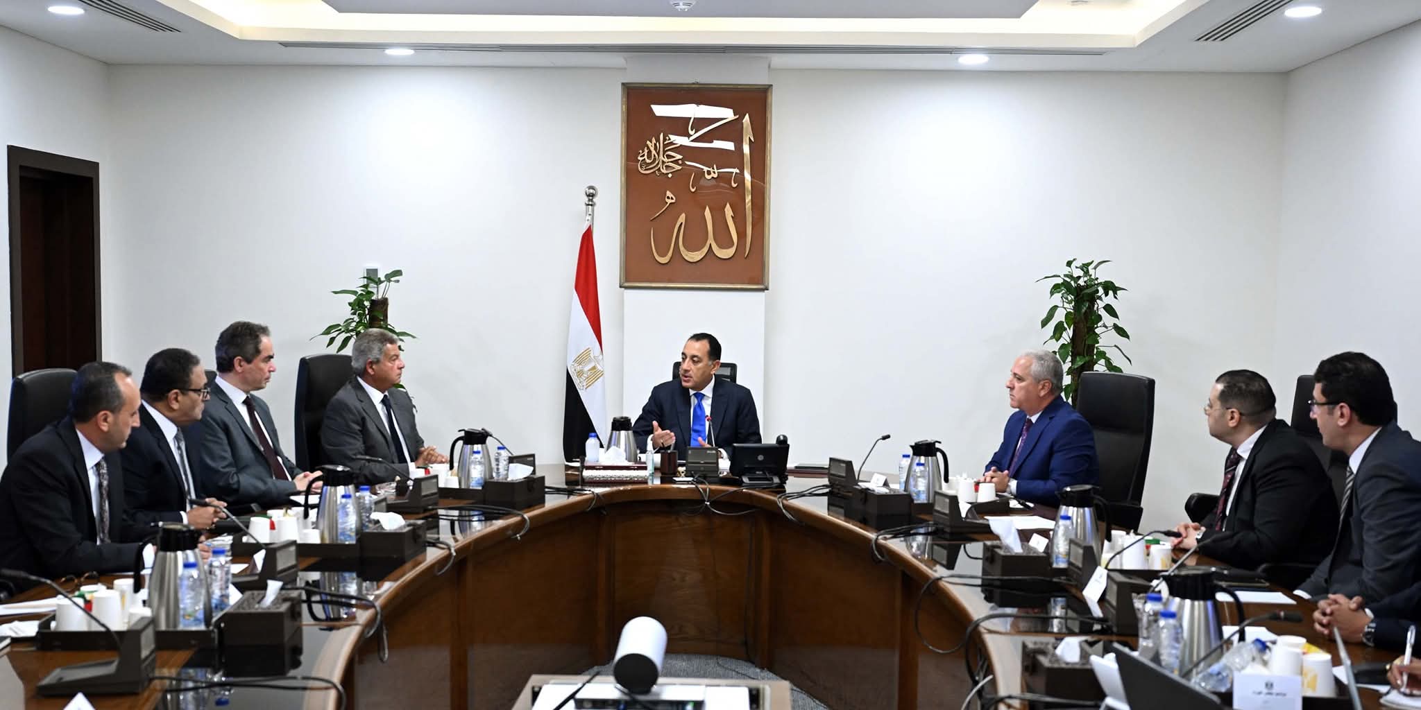 رئيس الوزراء يناقش وضع خارطة طريق تطوير منظومة الإعلام المصرى