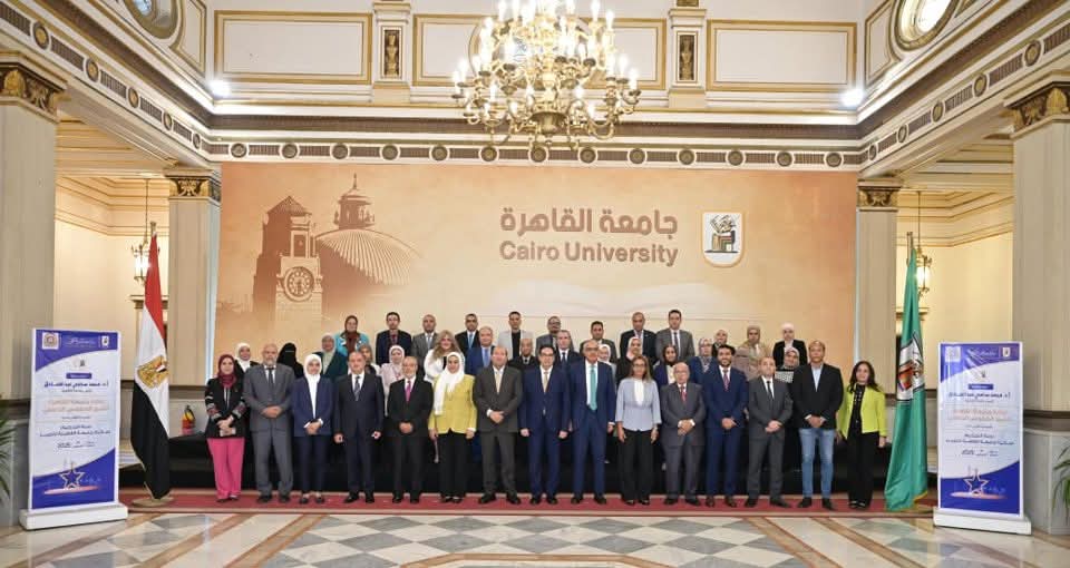 رئيس جامعه القاهره يشارك فى اجتماع لجنة جوائز التميز الجامعات الحكومية 2025