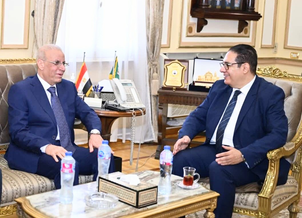 رئيس جامعة القاهرة يبحث مع السفير العراقى التعاون الأكاديمي مع الجامعات العراقية 