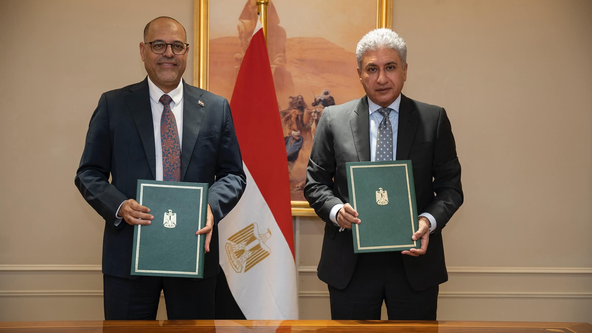 تعاون السياحة والعمل لوضع ضوابط ترخيص وحدات الإقامة الفندقية