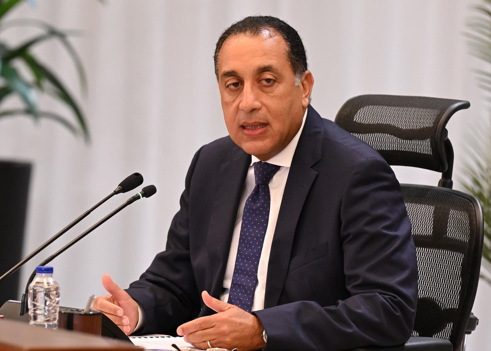 مدبولي يتابع مع وزير الرياضة استراتيجية الشباب 2032