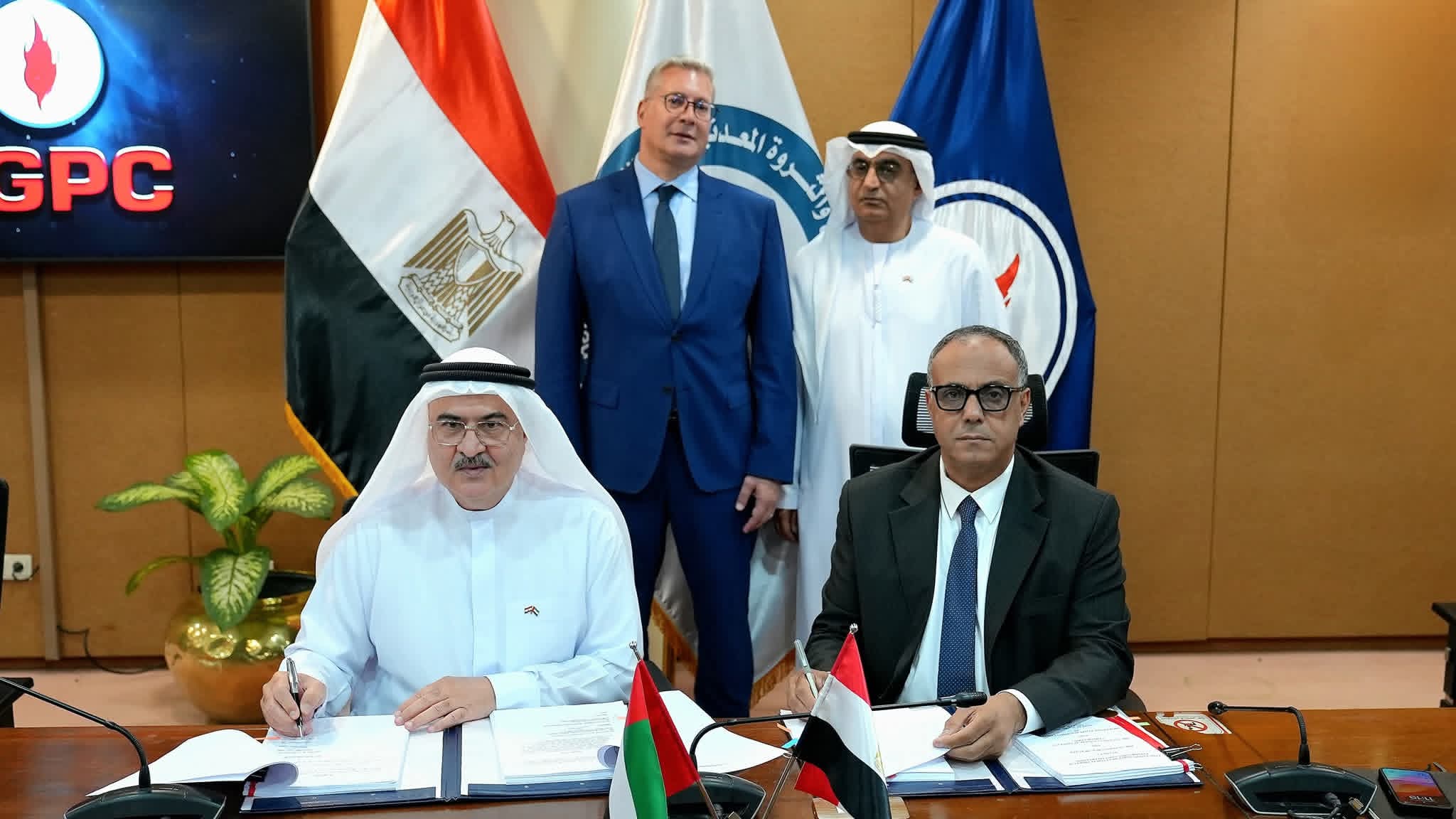 البترول تُبرم 3 اتفاقيات جديدة للبحث عن البترول والغاز