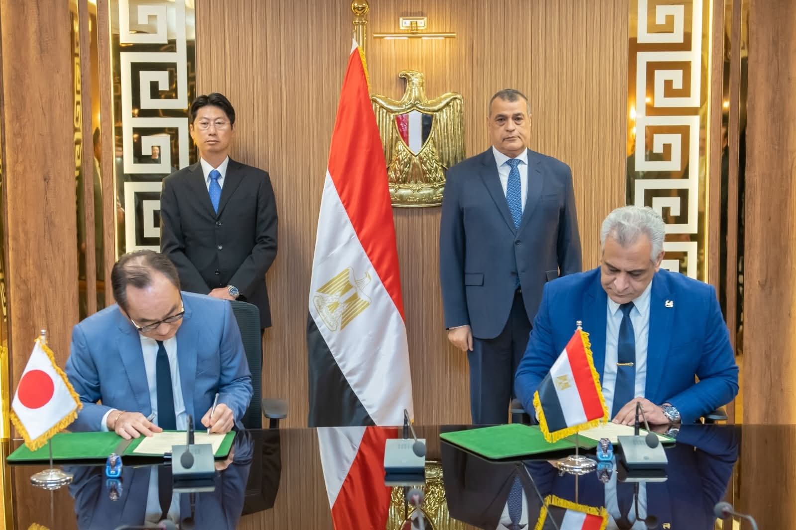 مصر توقع مذكرة مع اليابان لتوليد المياه من الهواء
