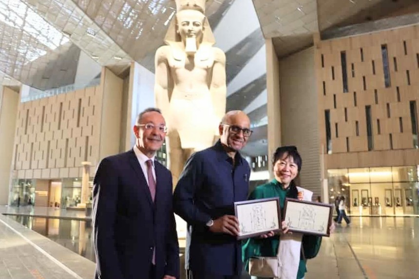 رئيس سنغافورة يزور المتحف المصري الكبير وأهرامات الجيزة