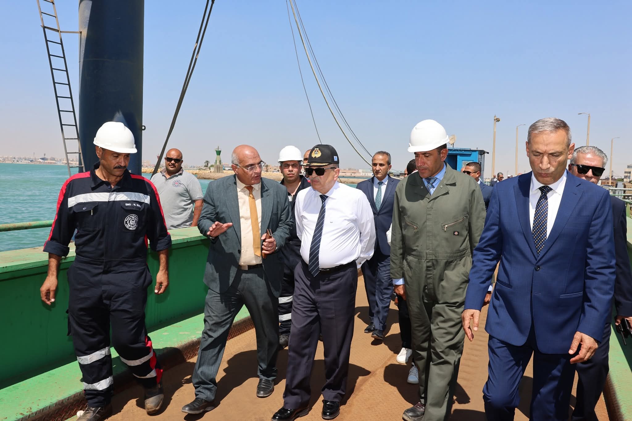 رئيس قناة السويس يتابع تطوير الترسانة وتشغيل العناية المركزة بالسويس