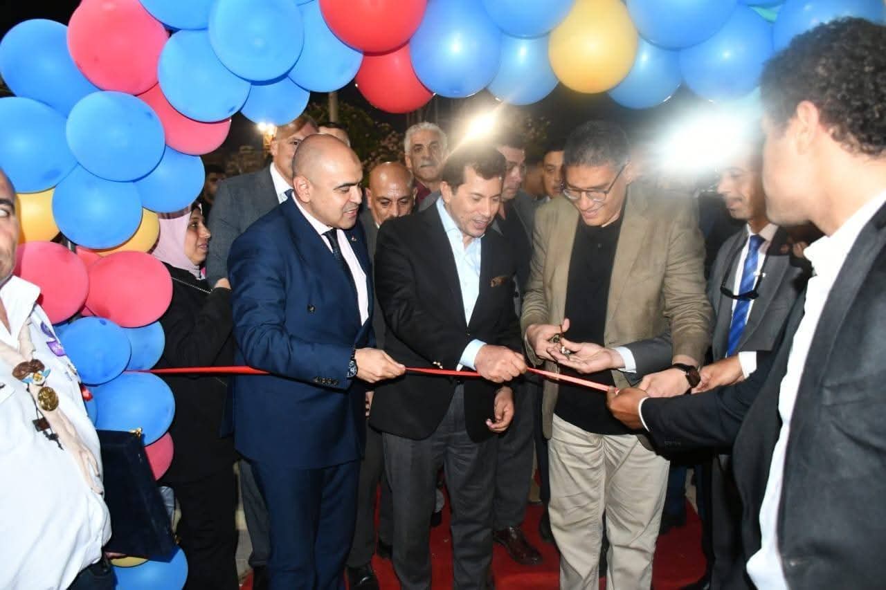 وزير الرياضة ومحافظ الجيزة يفتتحان منشآت جديدة بنادي 6 أكتوبر