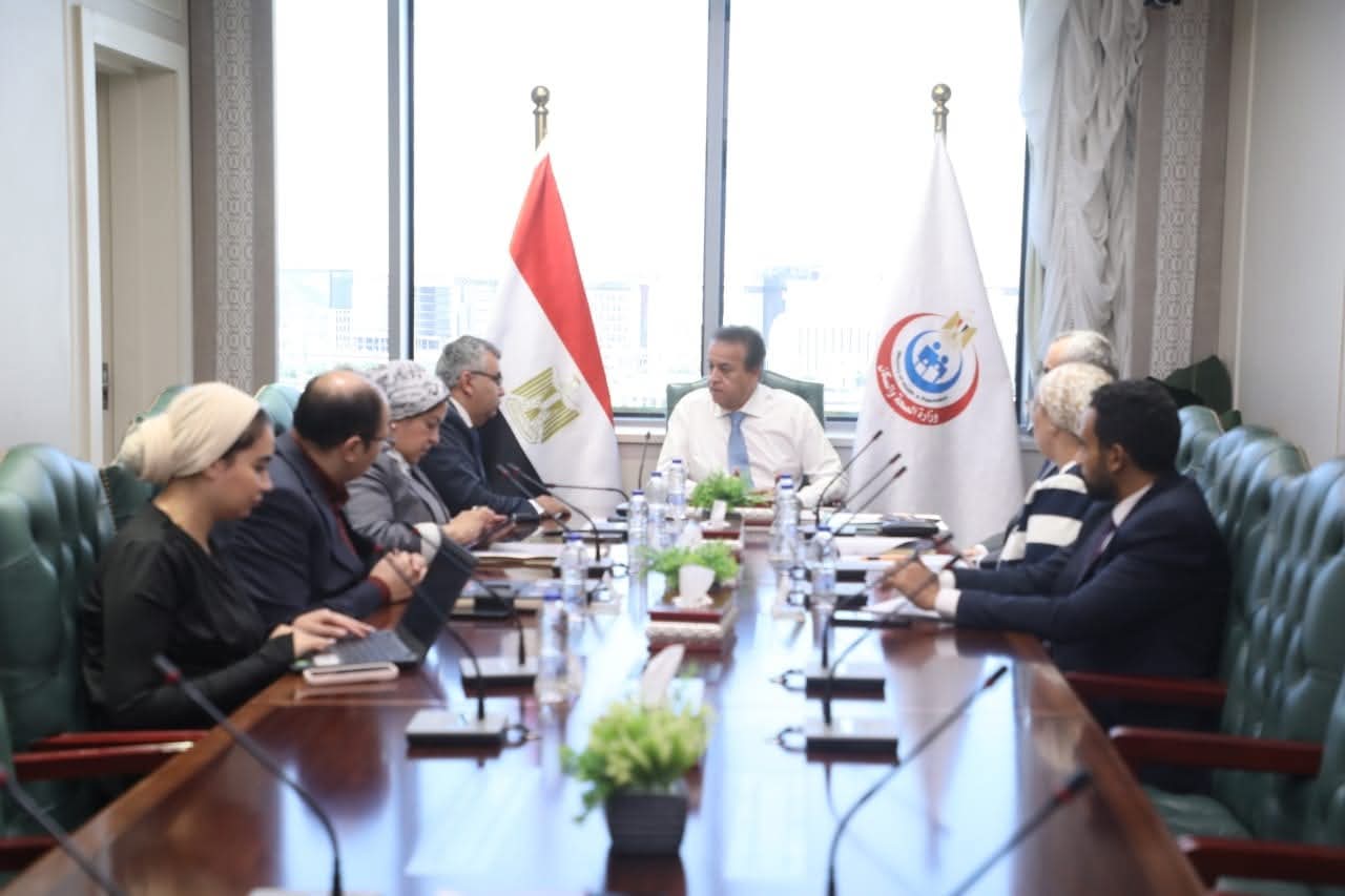 وزير الصحة يتابع تنفيذ المشروعات الصحية القومية