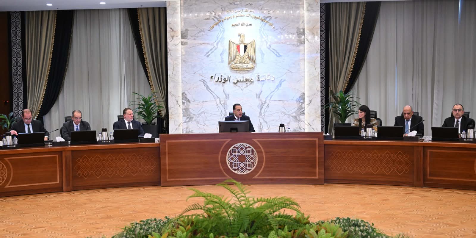 رئيس الوزراء يتابع موقف برنامج الطروحات الحكومية