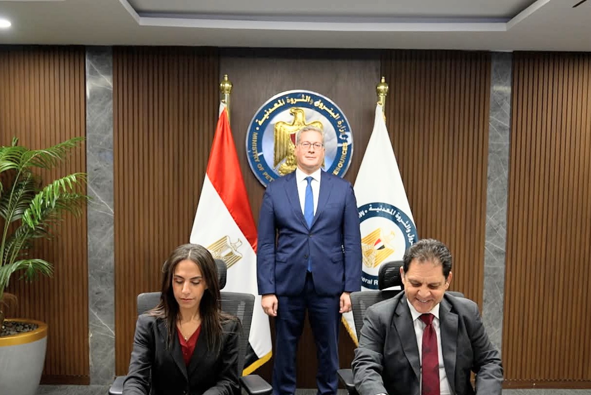 وزير البترول يشهد توقيع شراكة لتصنيع الفوسفات محليًا